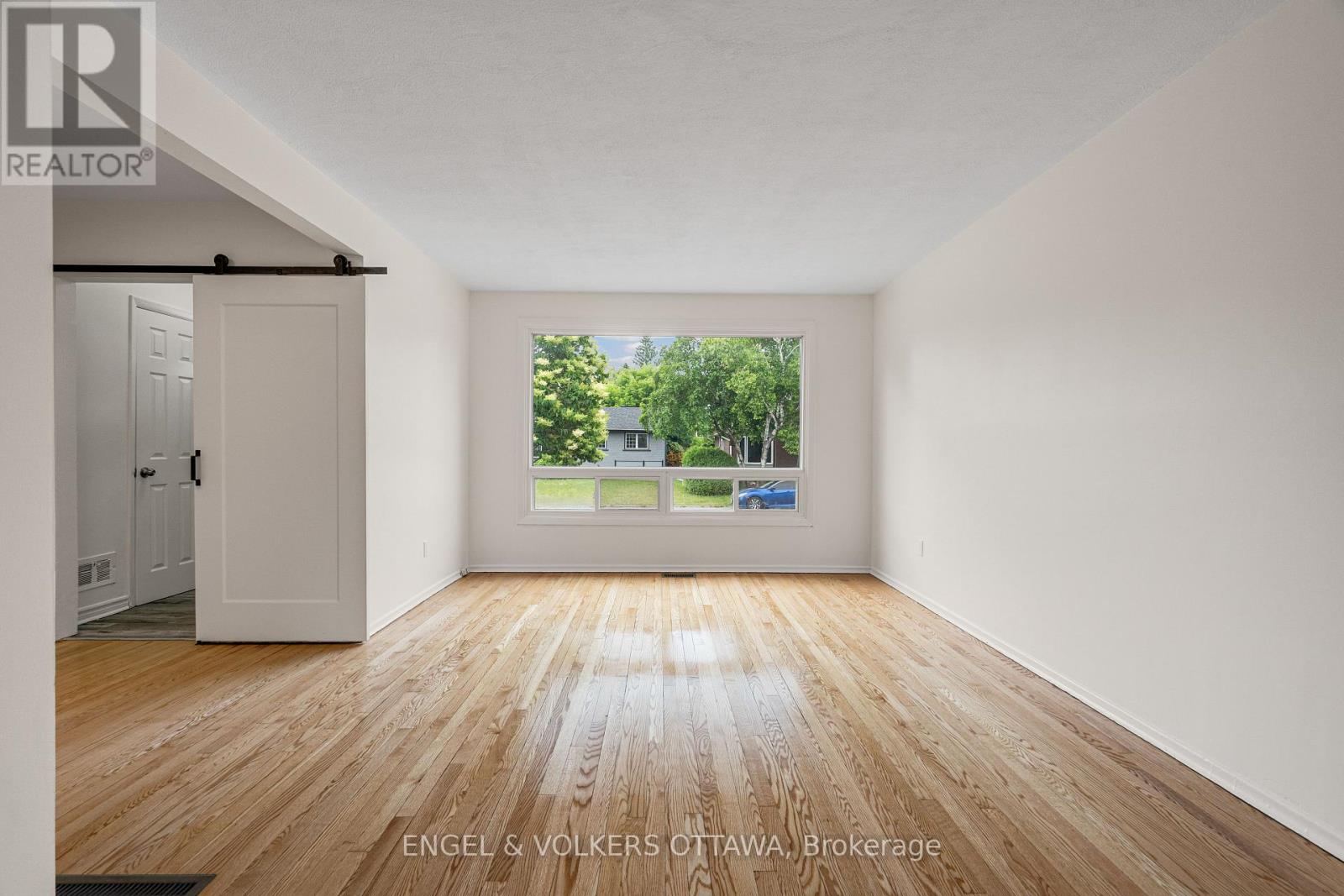 2726-2728 Colman Street, Ottawa, Ontario  K1V 8J9 - Photo 5 - X12471258