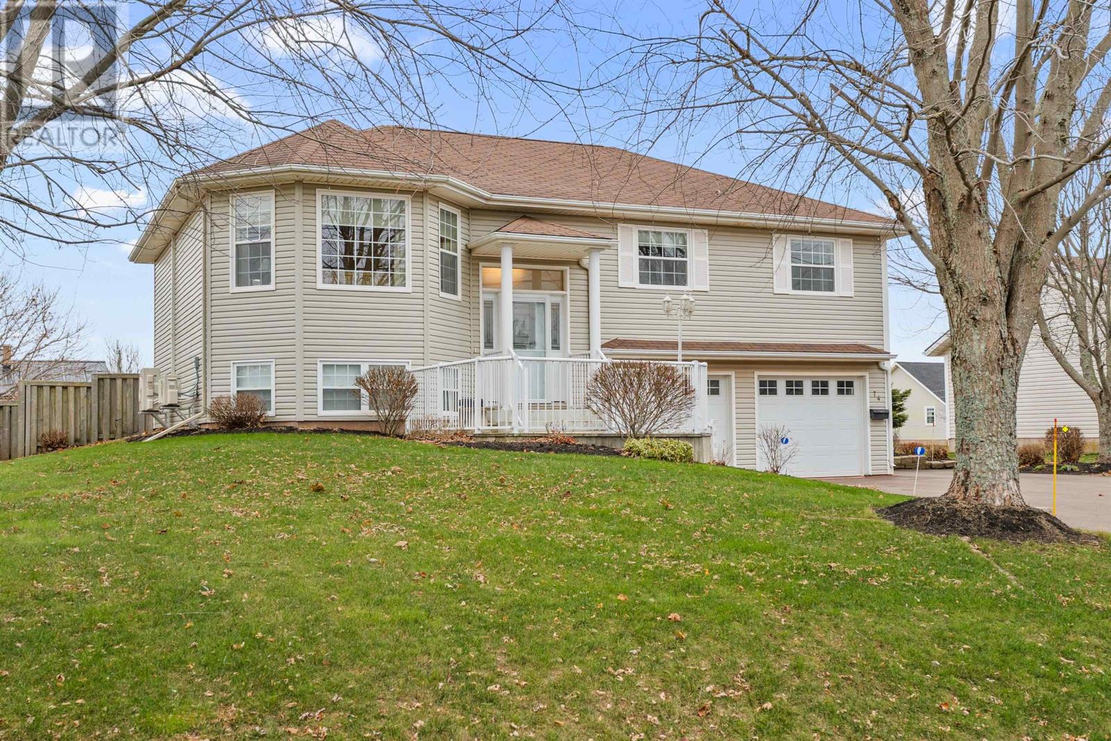 74 Hillside Drive, Summerside, Prince Edward Island C1N 6K3 - Photo 3 - 202529160