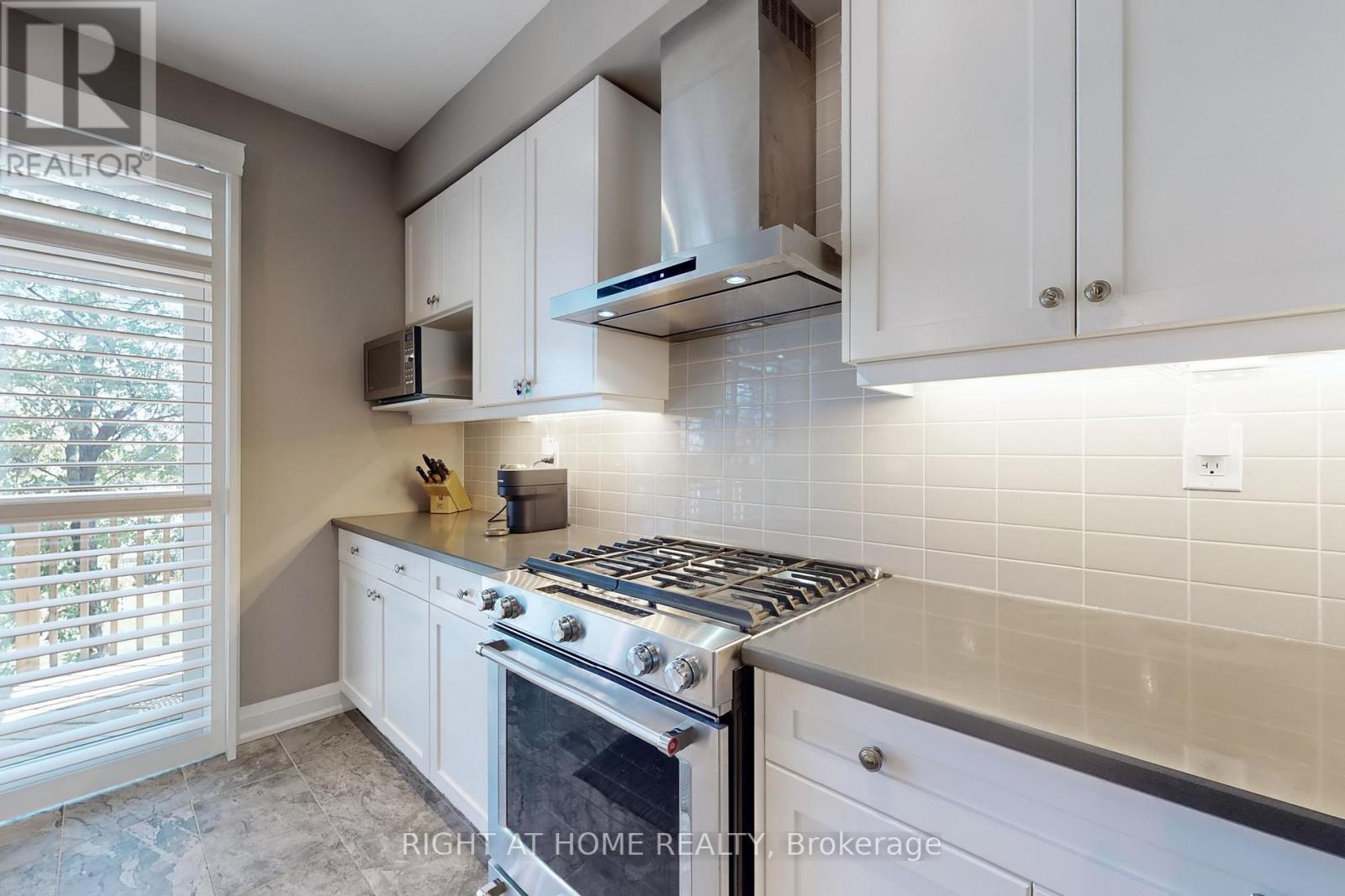 2003 Deerview Common, Oakville, Ontario  L6M 0Y2 - Photo 10 - W12608922