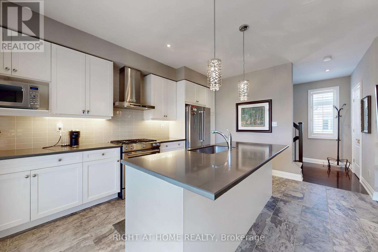 2003 Deerview Common, Oakville, Ontario  L6M 0Y2 - Photo 9 - W12608922