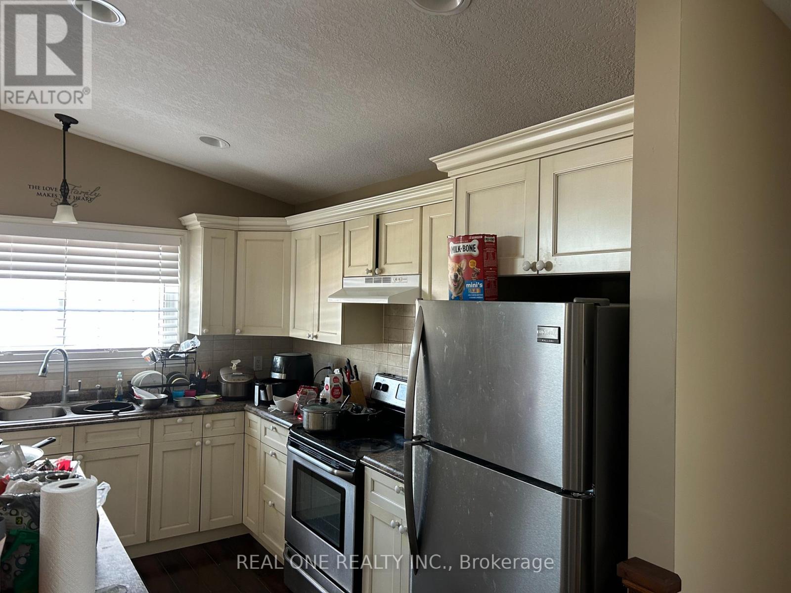 8 Queen Street, North Huron, Ontario  N0G 1E0 - Photo 6 - X12608888