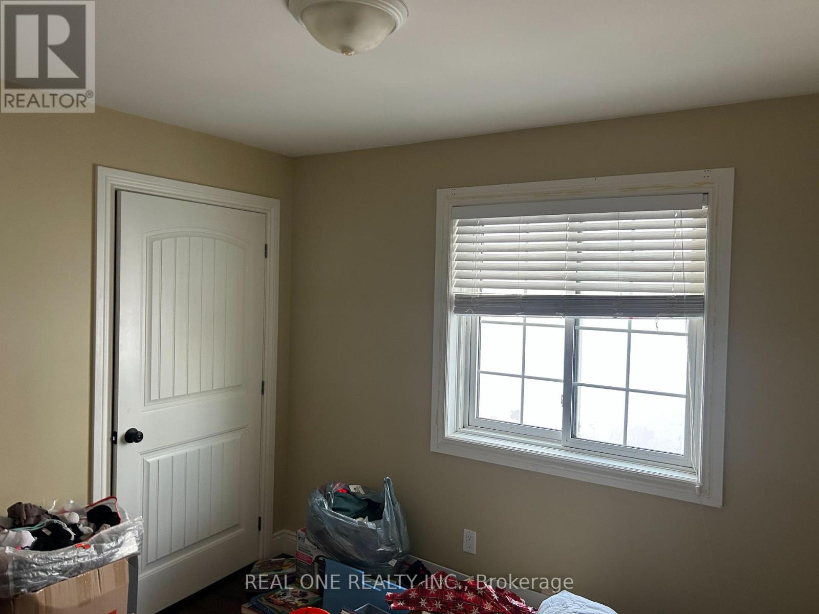 8 Queen Street, North Huron, Ontario  N0G 1E0 - Photo 9 - X12608888