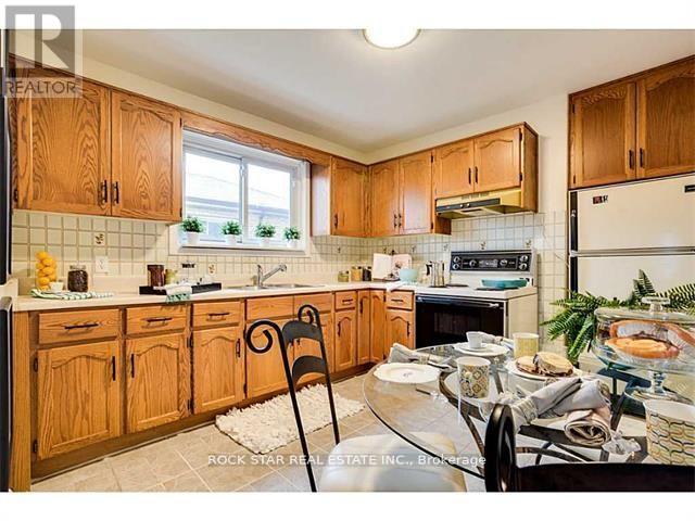 Upper - 324 East 33rd Street, Hamilton, Ontario  L8V 3T8 - Photo 2 - X12608910