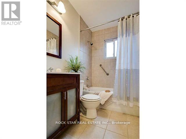 Upper - 324 East 33rd Street, Hamilton, Ontario  L8V 3T8 - Photo 7 - X12608910