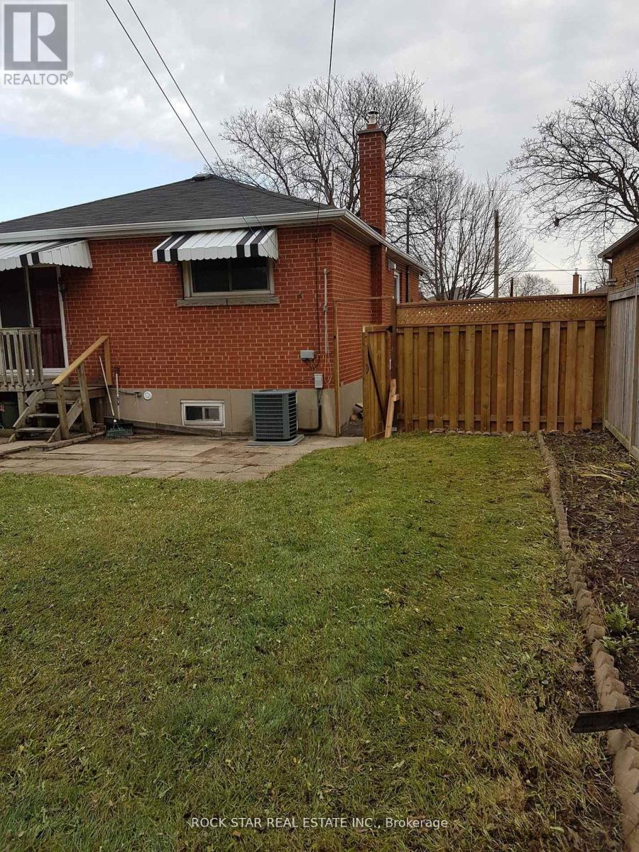 Upper - 324 East 33rd Street, Hamilton, Ontario  L8V 3T8 - Photo 9 - X12608910
