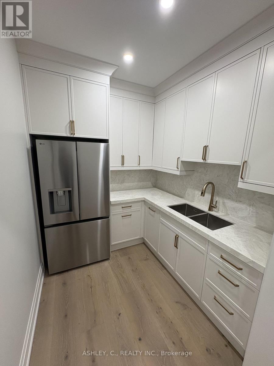 256 Mountain Road, Grimsby, Ontario  L3M 4E7 - Photo 10 - X12608930