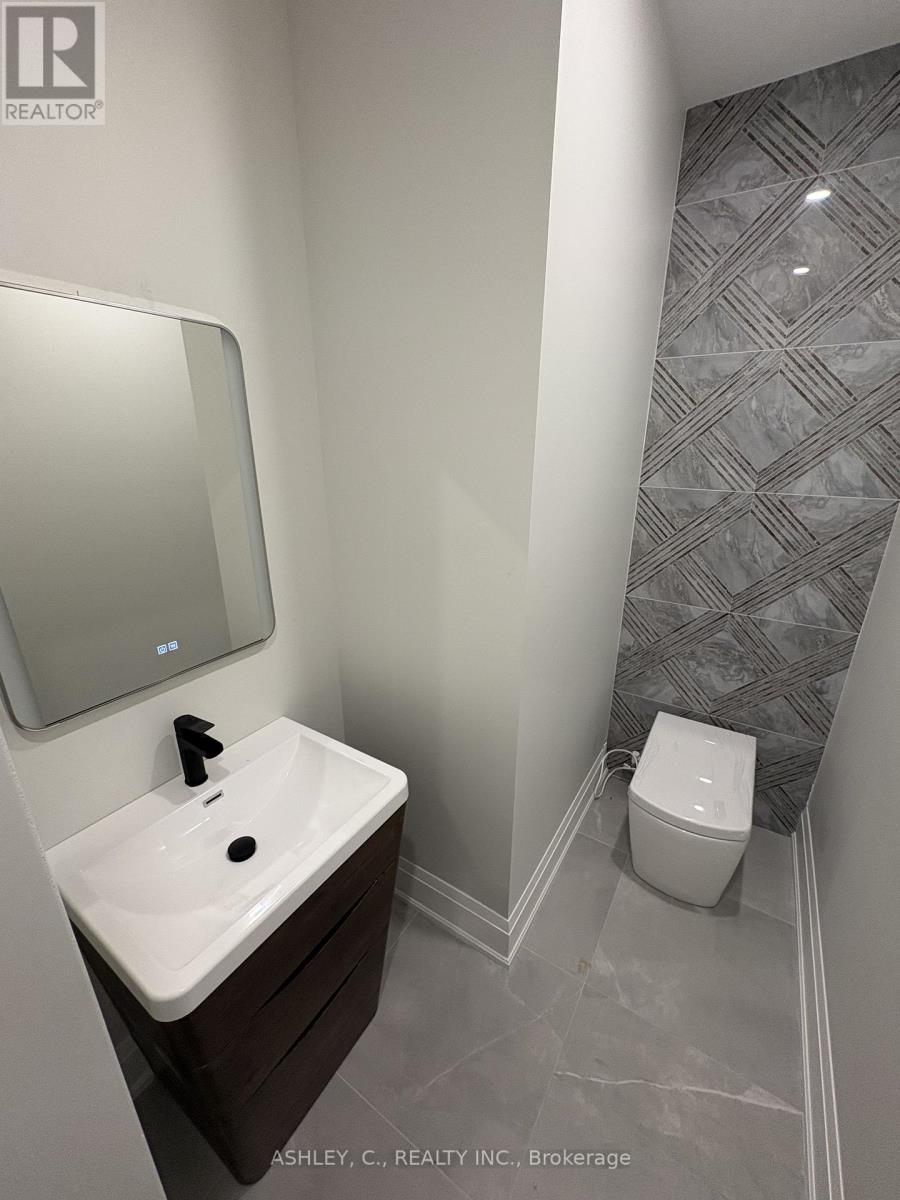 256 Mountain Road, Grimsby, Ontario  L3M 4E7 - Photo 13 - X12608930