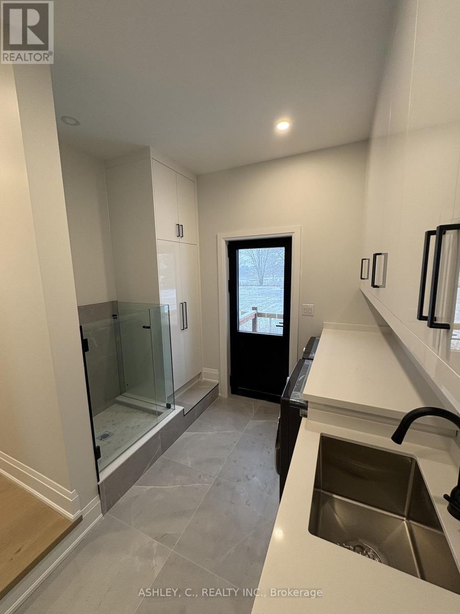 256 Mountain Road, Grimsby, Ontario  L3M 4E7 - Photo 19 - X12608930