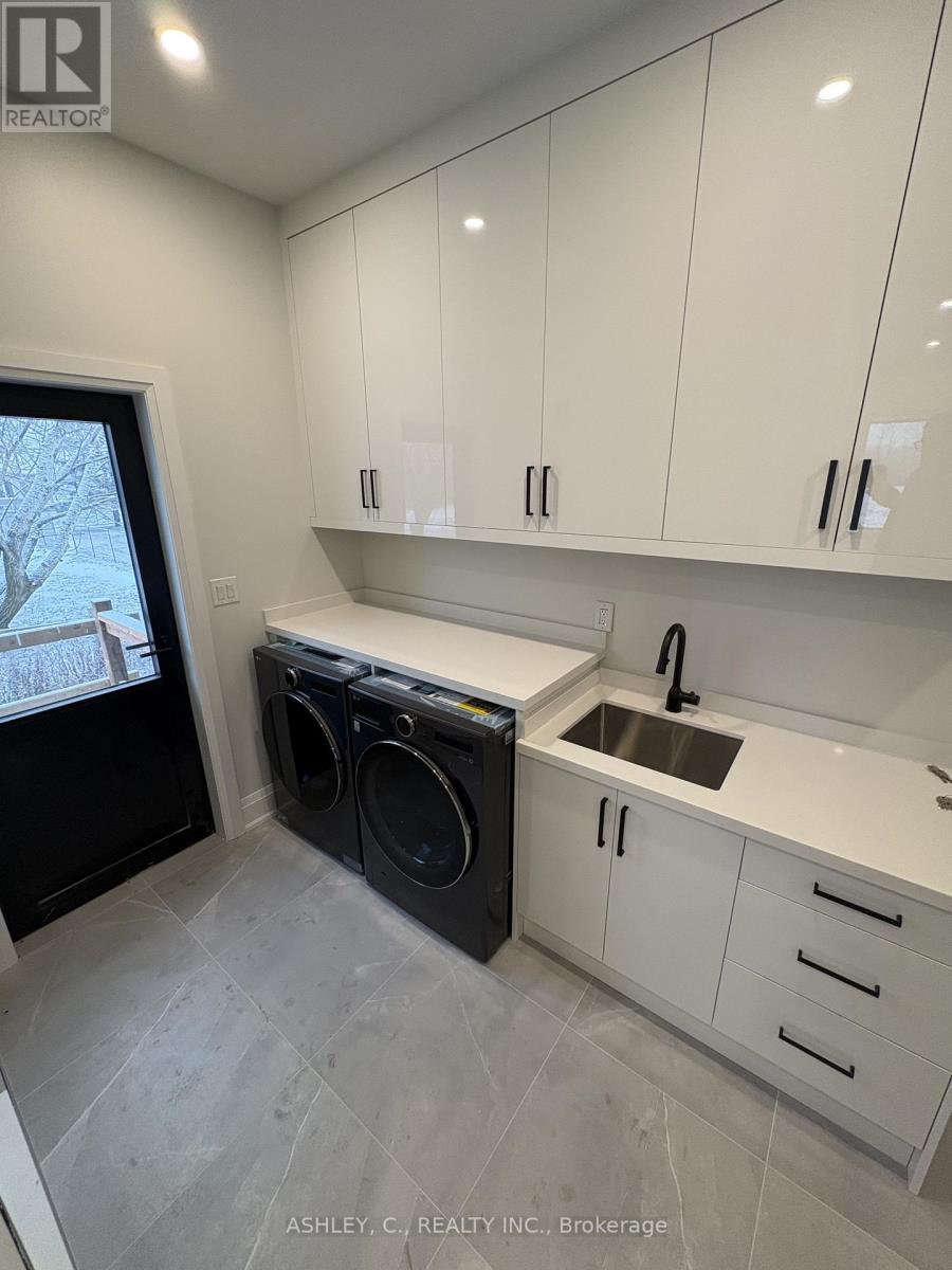 256 Mountain Road, Grimsby, Ontario  L3M 4E7 - Photo 20 - X12608930