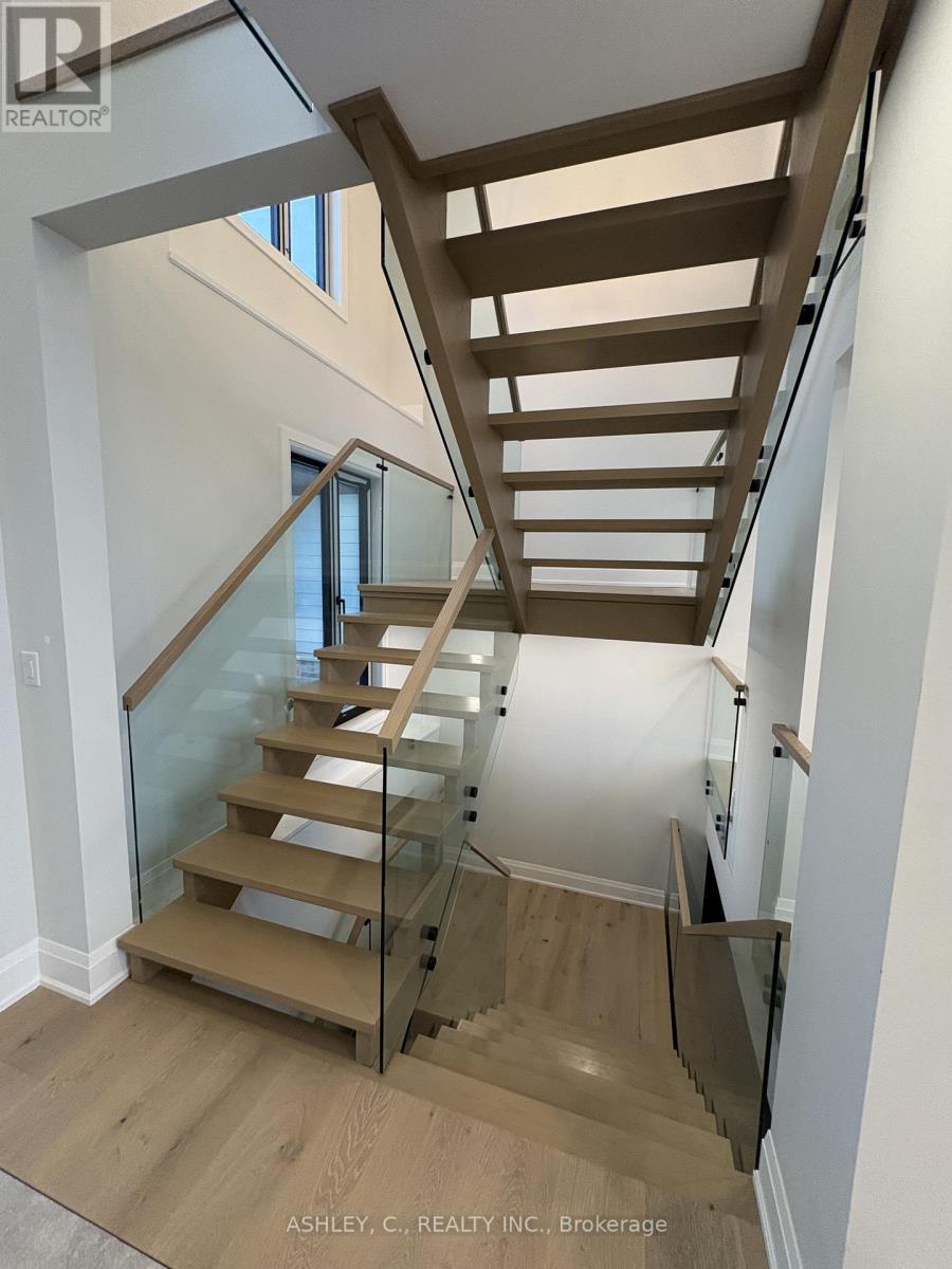 256 Mountain Road, Grimsby, Ontario  L3M 4E7 - Photo 21 - X12608930