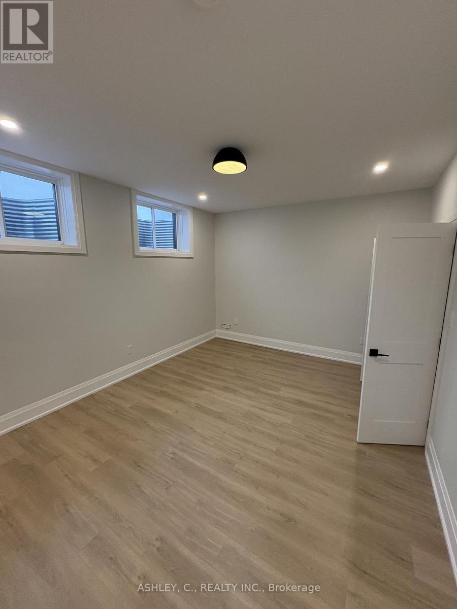 256 Mountain Road, Grimsby, Ontario  L3M 4E7 - Photo 28 - X12608930