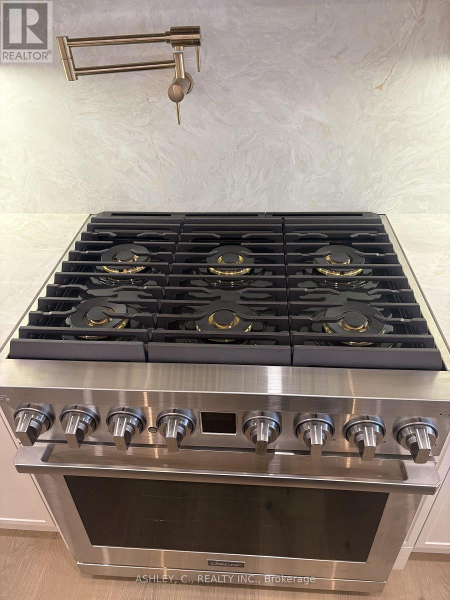 256 Mountain Road, Grimsby, Ontario  L3M 4E7 - Photo 7 - X12608930