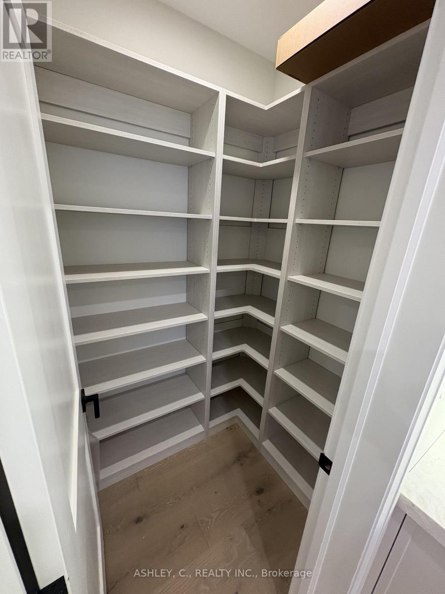 256 Mountain Road, Grimsby, Ontario  L3M 4E7 - Photo 9 - X12608930