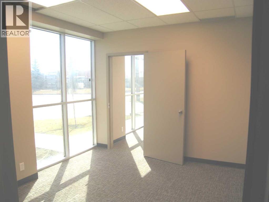 4, 4807 32 Street Se, Calgary, Alberta T2B 2X3 - Photo 3 - A2273073