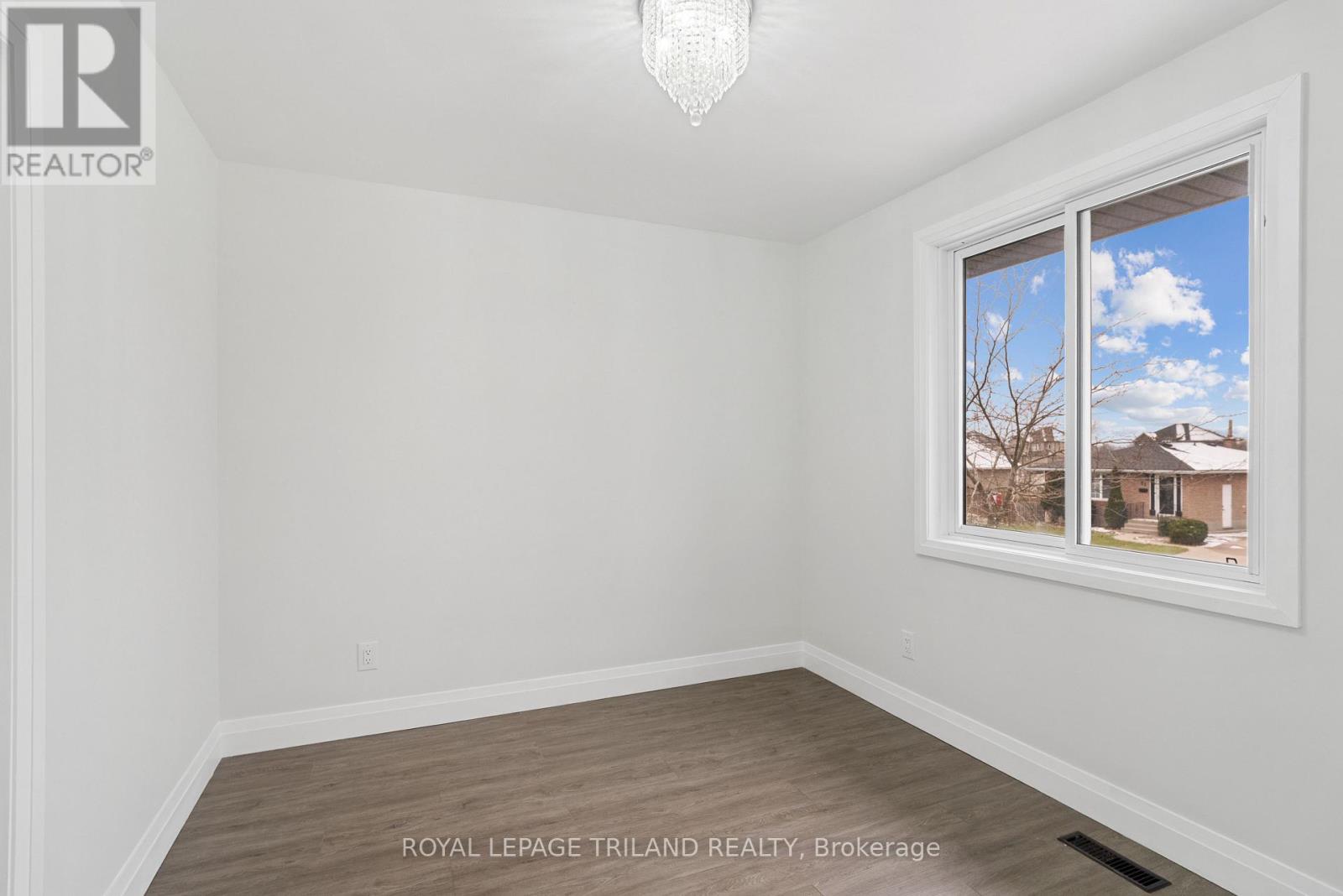 32 Parish Street, St. Thomas, Ontario  N5R 4W8 - Photo 14 - X12609024