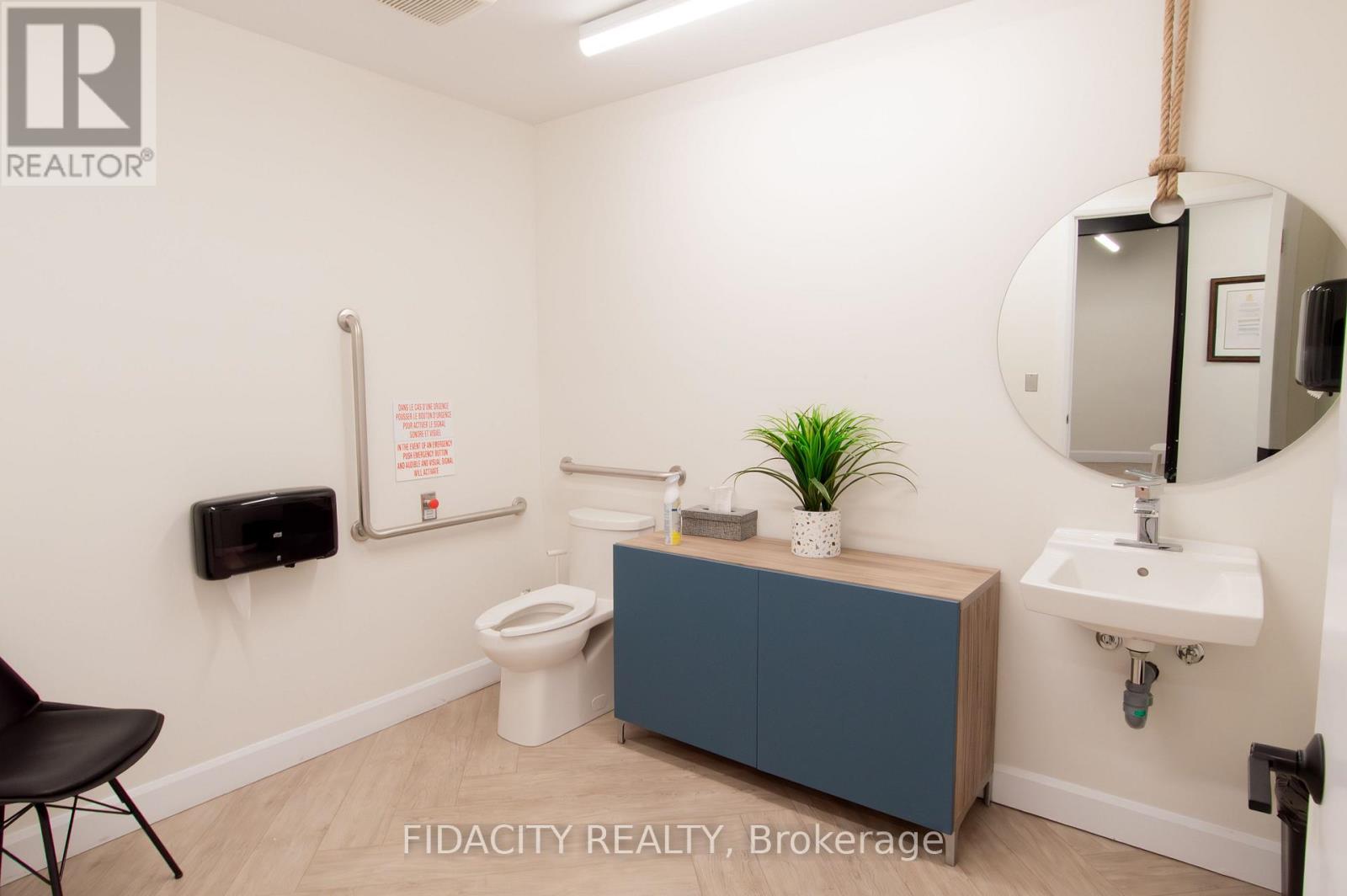 B - 77 Colonnade Road, Ottawa, Ontario  K2E 0A5 - Photo 5 - X12608952