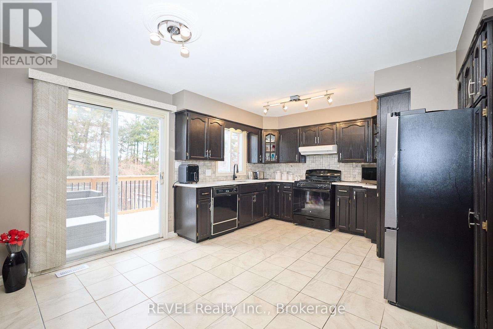 6615 Harper Drive, Niagara Falls, Ontario  L2E 7H7 - Photo 14 - X12608990