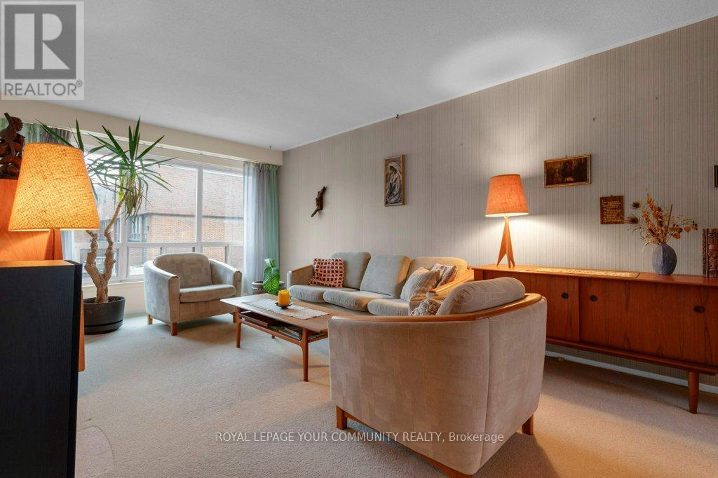 28 Stately Way, Markham, Ontario  L3T 3Z8 - Photo 5 - N12593362