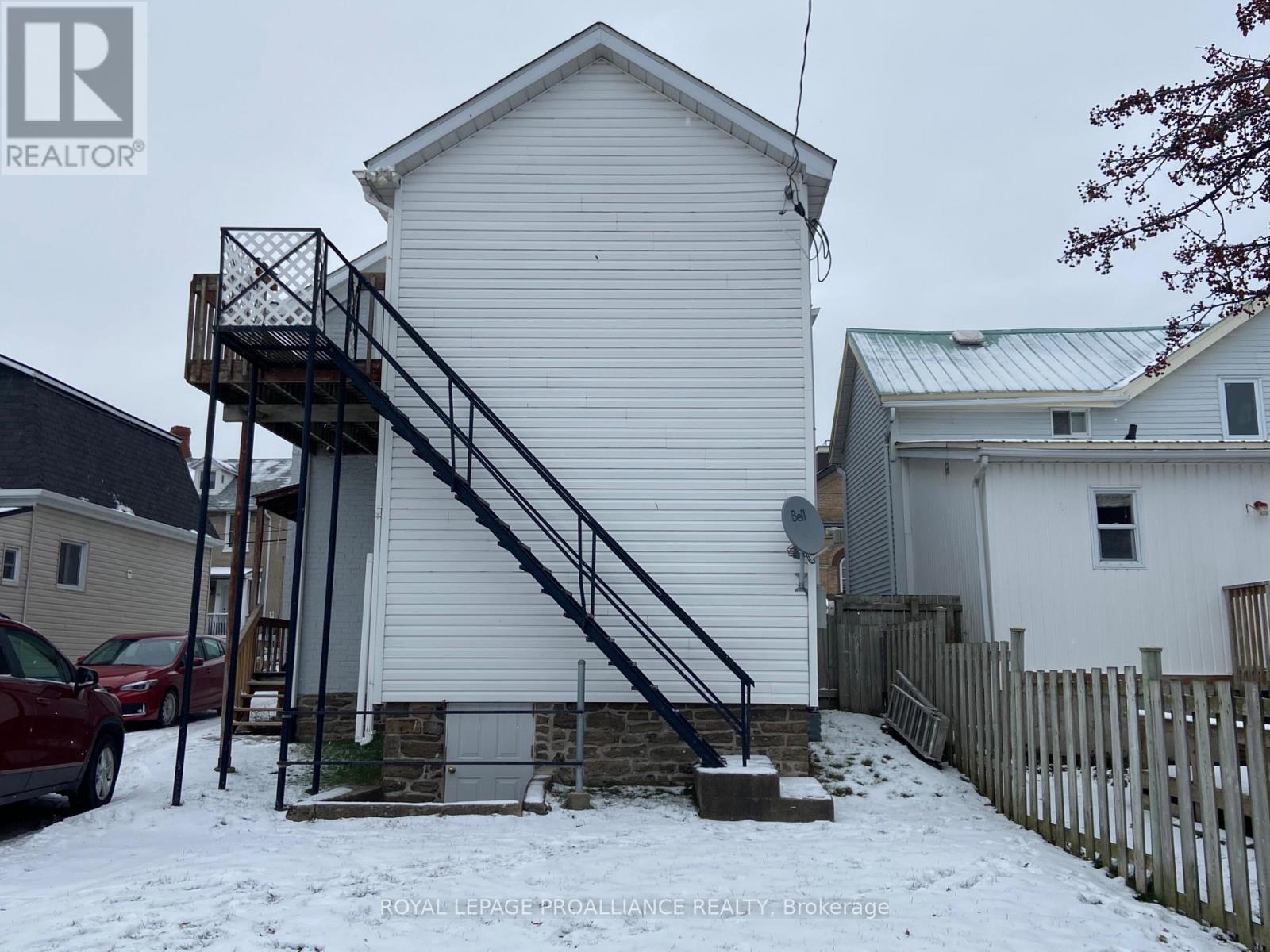 16 William Street, Brockville, Ontario  K6V 4V2 - Photo 5 - X12609014