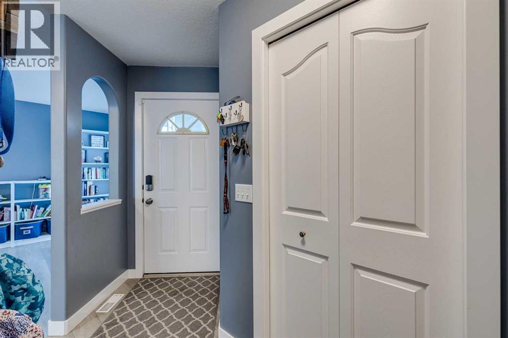 28 Douglas Ridge Green Se, Calgary, Alberta  T2Z 2Z9 - Photo 3 - A2273273