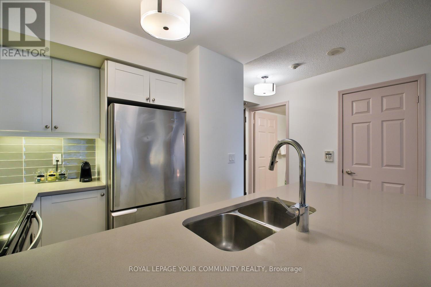 1127 - 25 Lower Simcoe Street, Toronto (Waterfront Communities), Ontario  M5J 3A1 - Photo 17 - C12608966