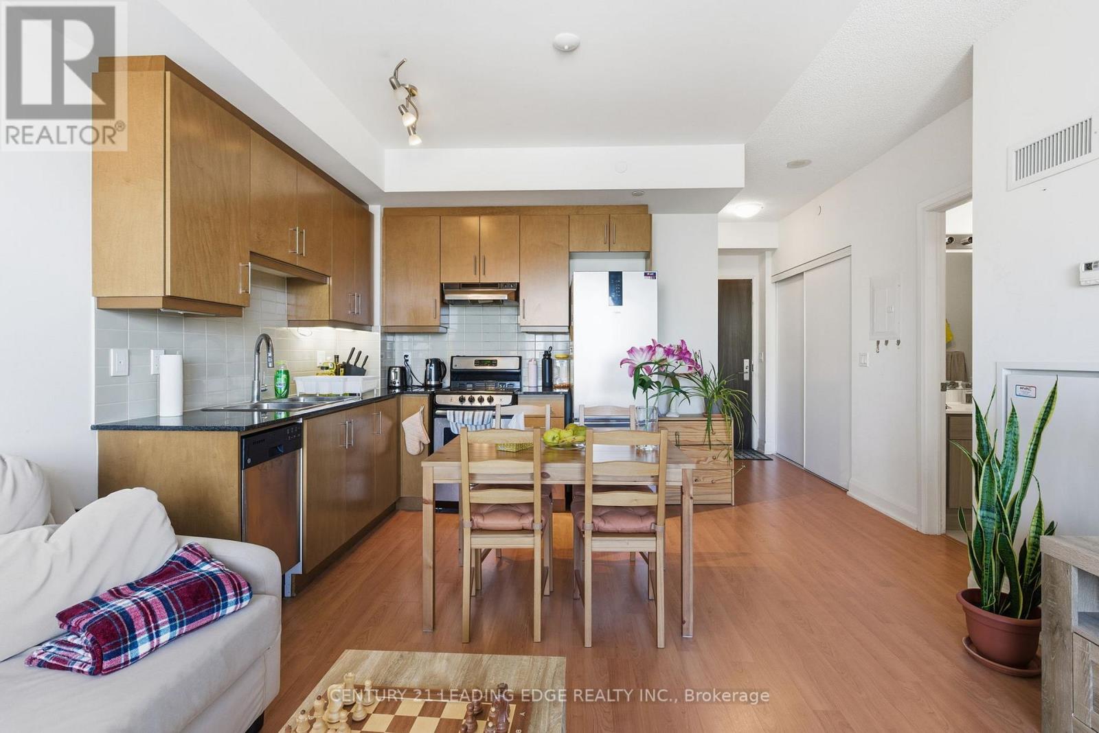 1110 - 68 Canterbury Place, Toronto, Ontario  M2N 0H8 - Photo 6 - C12609012