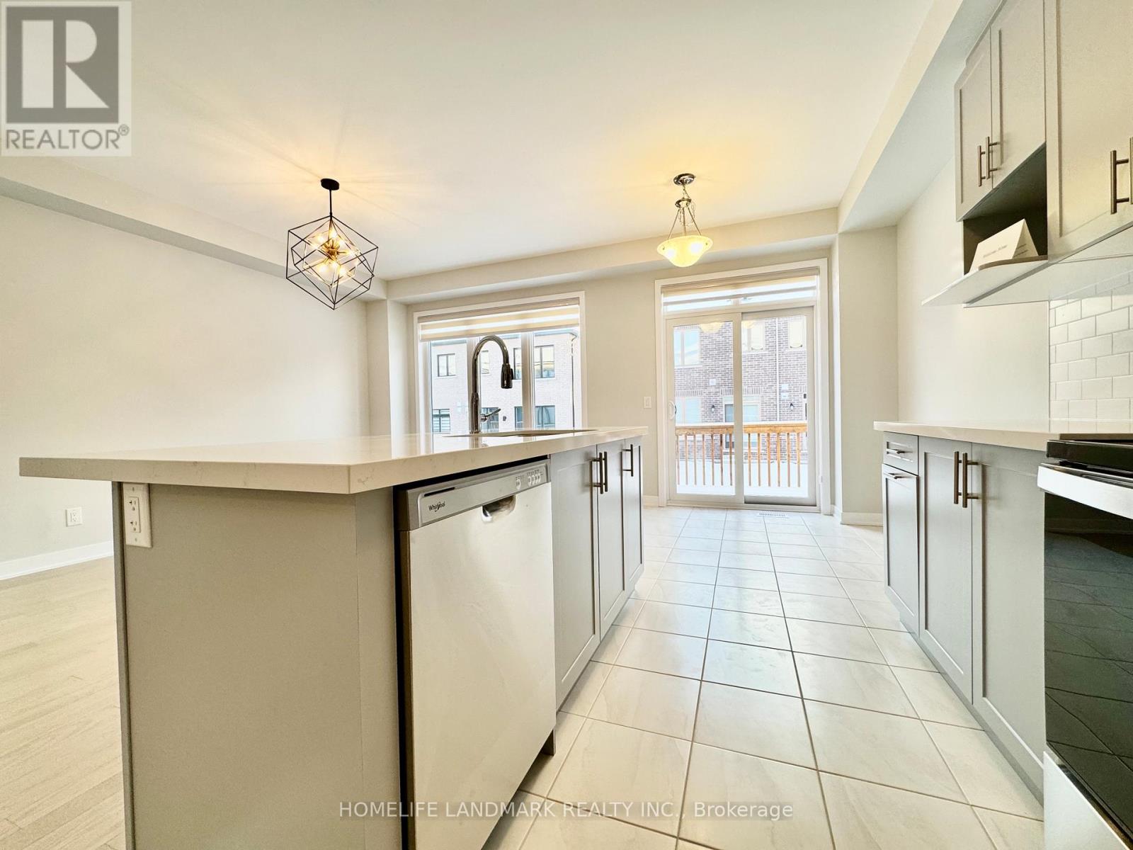 12 Harvey Bunker Crescent, Markham (Angus Glen), Ontario  L6C 3M7 - Photo 13 - N12608940