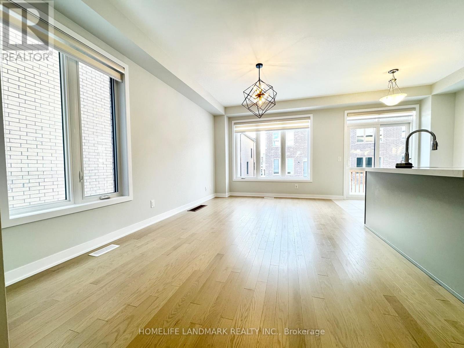 12 Harvey Bunker Crescent, Markham (Angus Glen), Ontario  L6C 3M7 - Photo 3 - N12608940