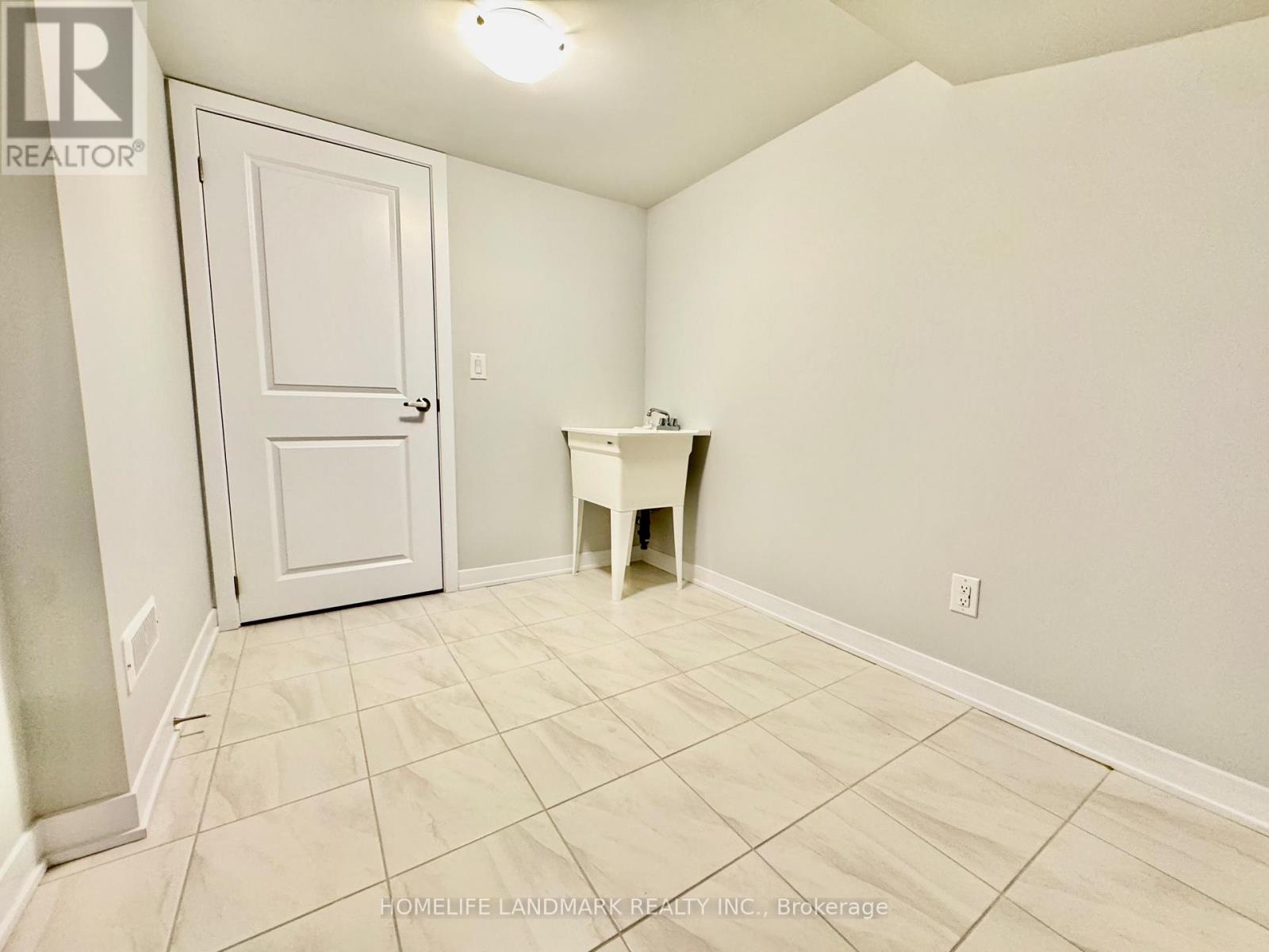 12 Harvey Bunker Crescent, Markham (Angus Glen), Ontario  L6C 3M7 - Photo 33 - N12608940