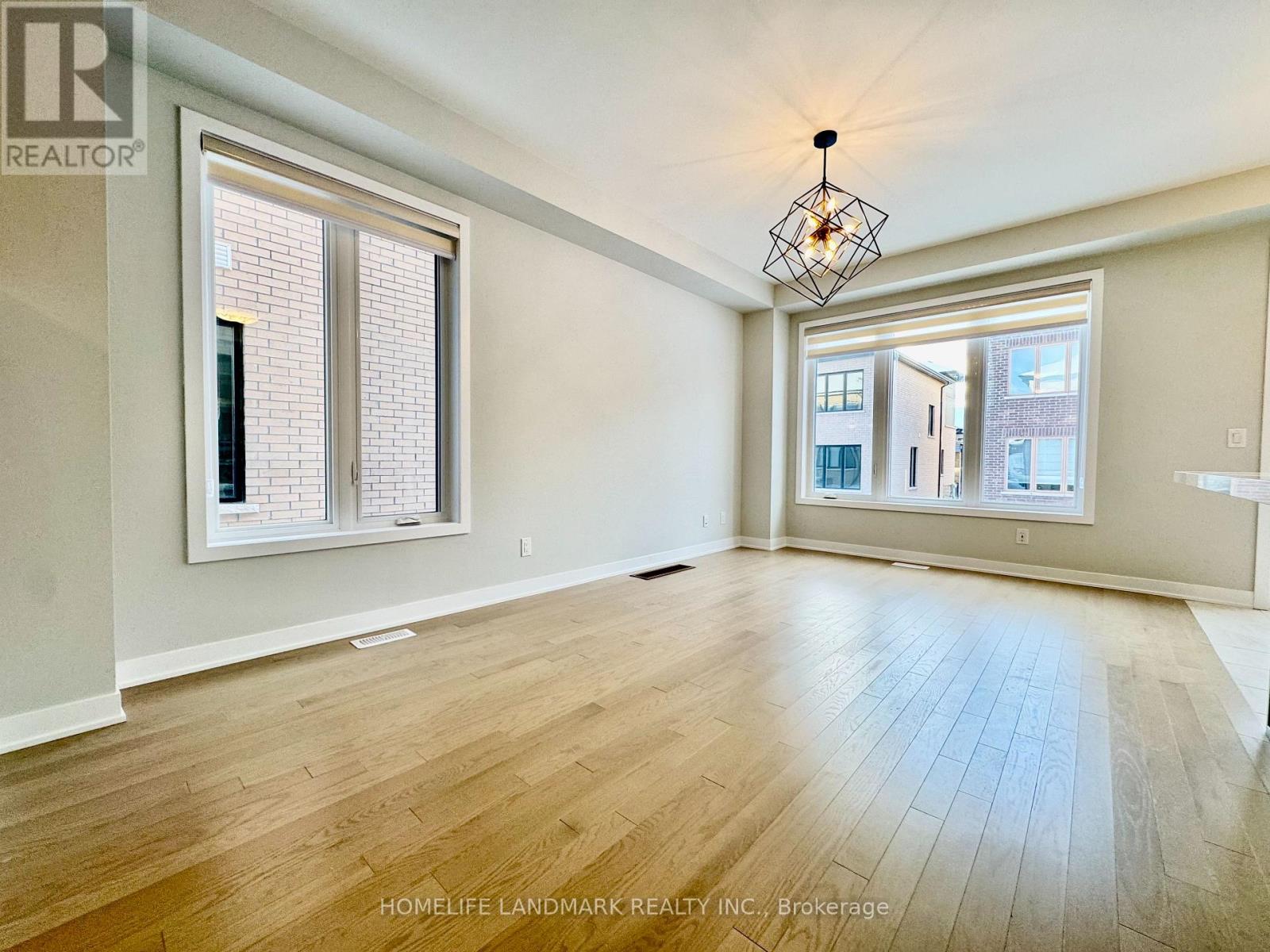 12 Harvey Bunker Crescent, Markham (Angus Glen), Ontario  L6C 3M7 - Photo 4 - N12608940