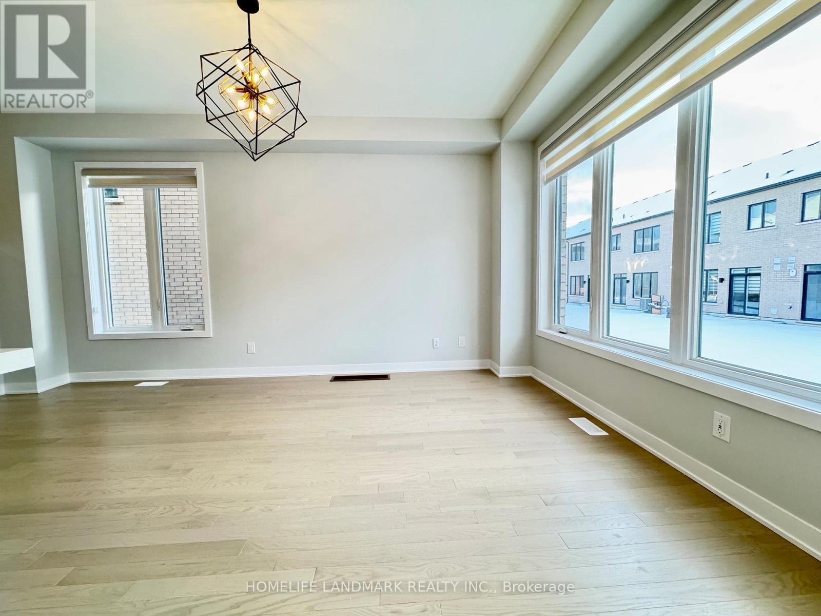 12 Harvey Bunker Crescent, Markham (Angus Glen), Ontario  L6C 3M7 - Photo 6 - N12608940