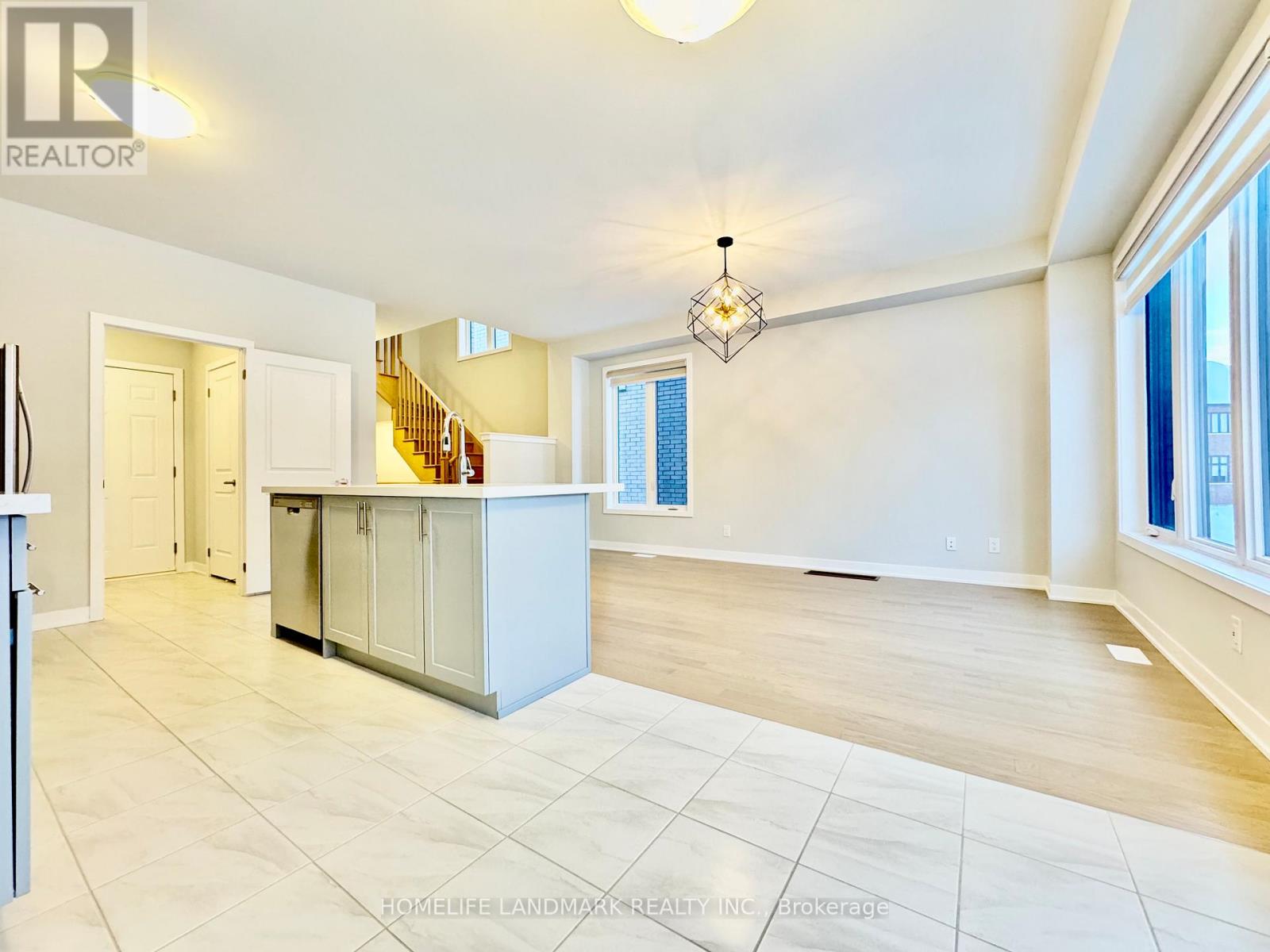 12 Harvey Bunker Crescent, Markham (Angus Glen), Ontario  L6C 3M7 - Photo 8 - N12608940