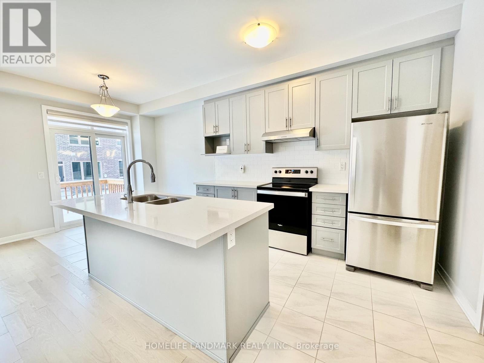 12 Harvey Bunker Crescent, Markham (Angus Glen), Ontario  L6C 3M7 - Photo 9 - N12608940