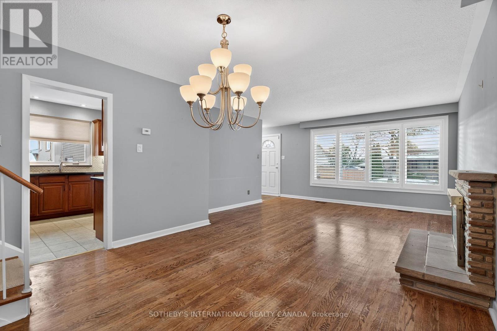 80 Guernsey Drive, Toronto, Ontario  M9C 3A7 - Photo 11 - W12608946