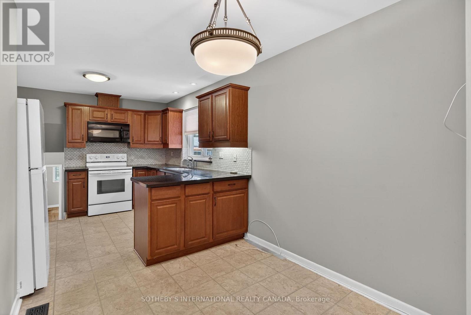 80 Guernsey Drive, Toronto, Ontario  M9C 3A7 - Photo 12 - W12608946