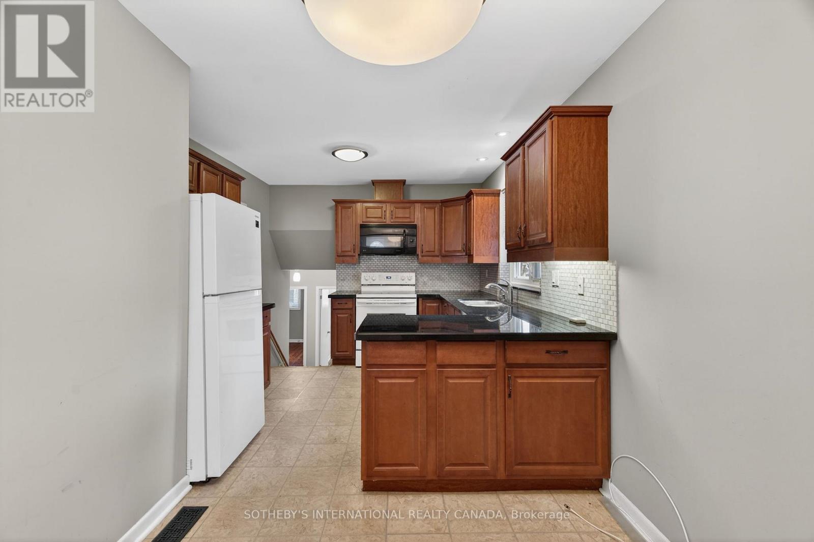 80 Guernsey Drive, Toronto, Ontario  M9C 3A7 - Photo 13 - W12608946