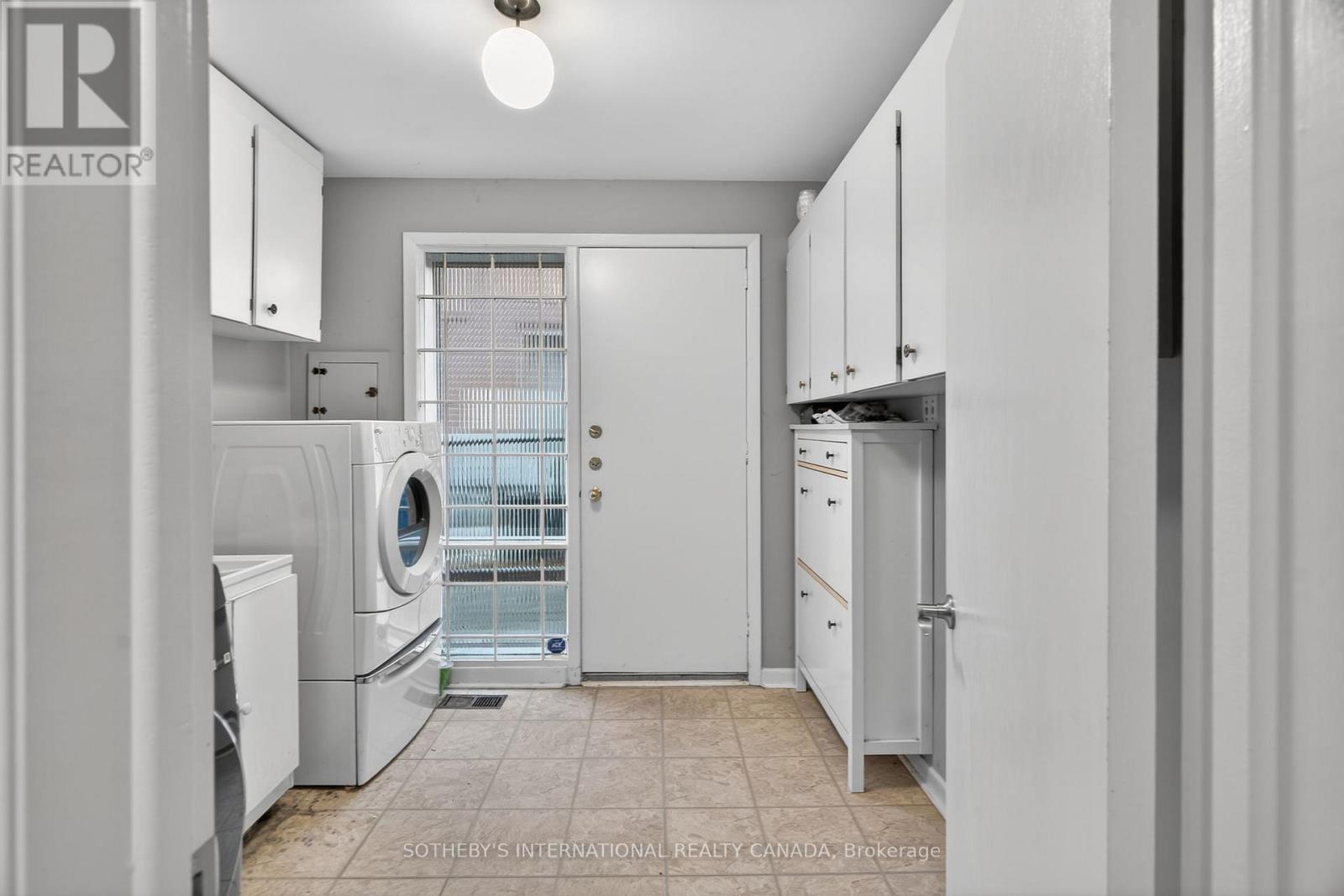 80 Guernsey Drive, Toronto, Ontario  M9C 3A7 - Photo 31 - W12608946