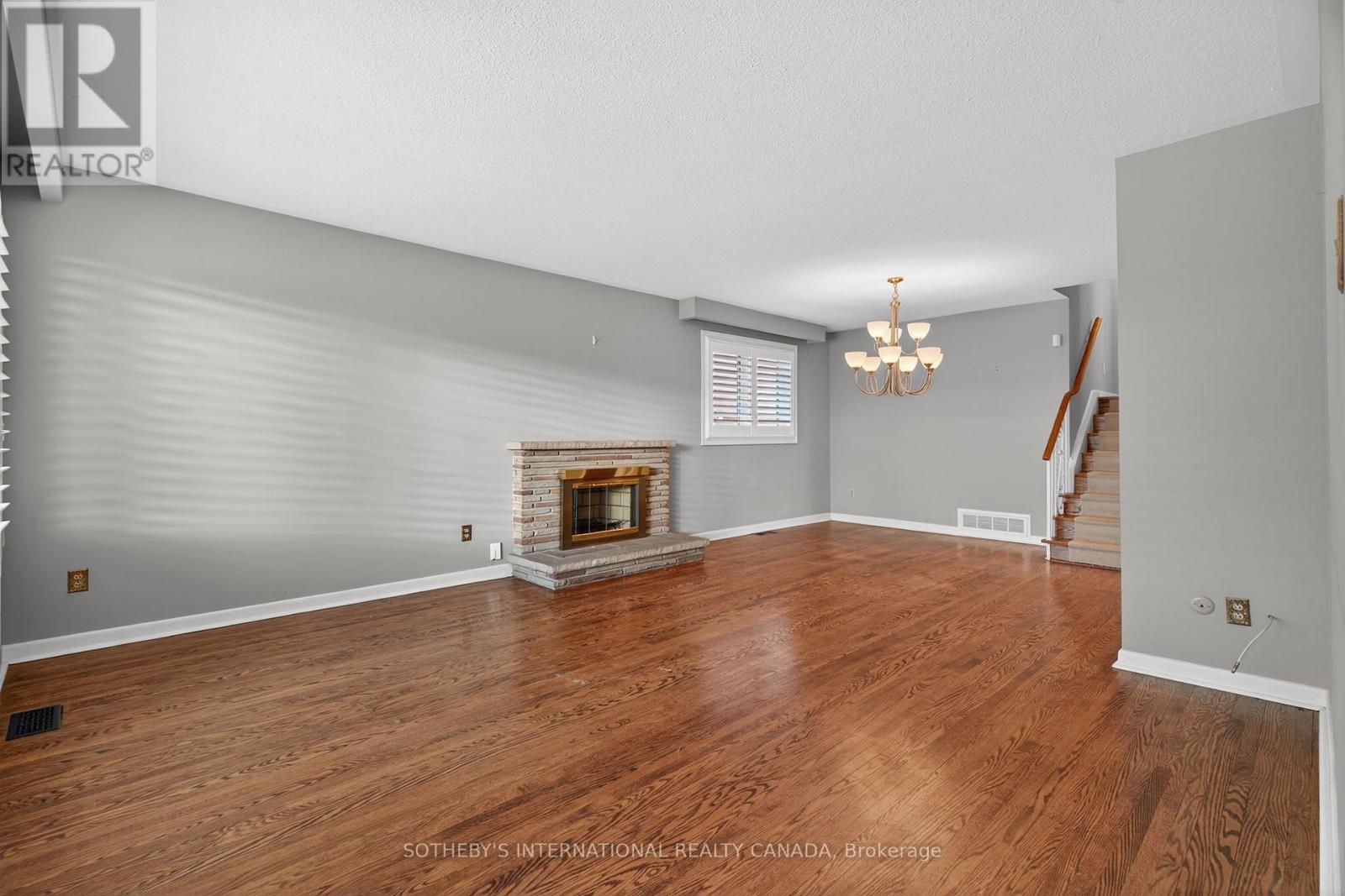 80 Guernsey Drive, Toronto, Ontario  M9C 3A7 - Photo 7 - W12608946