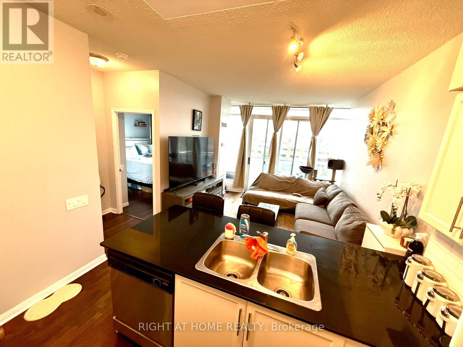 503 - 15 Windermere Avenue, Toronto, Ontario  M6S 5A2 - Photo 2 - W12609036