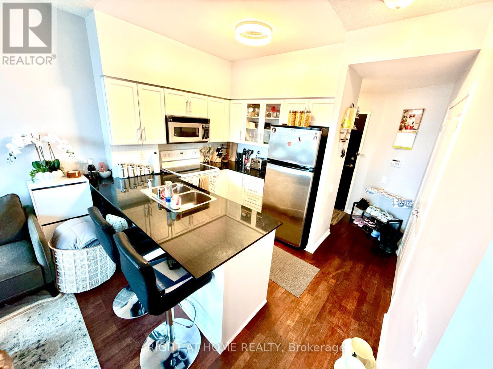 503 - 15 Windermere Avenue, Toronto, Ontario  M6S 5A2 - Photo 3 - W12609036