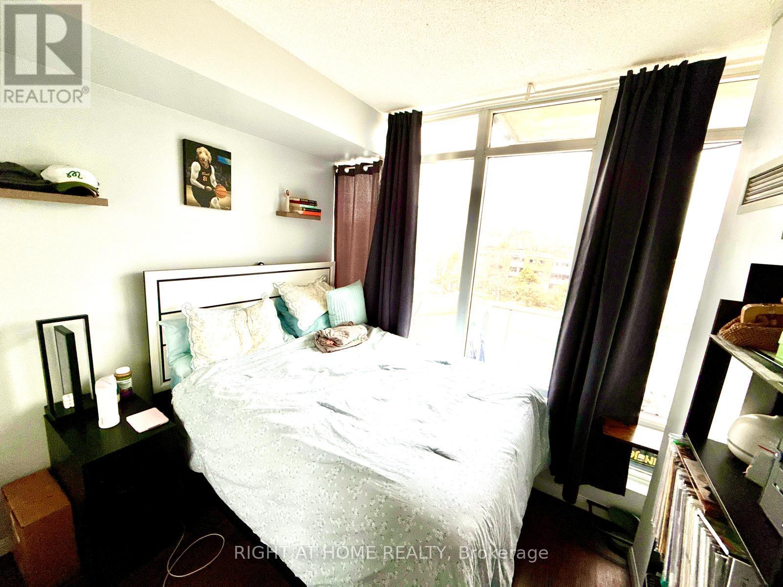 503 - 15 Windermere Avenue, Toronto, Ontario  M6S 5A2 - Photo 4 - W12609036