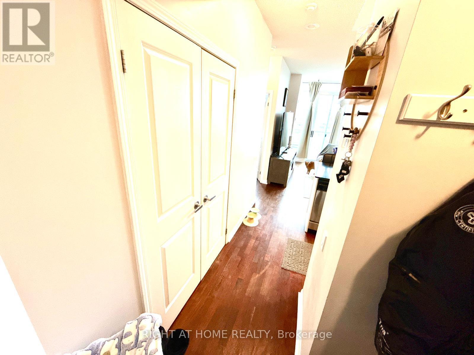 503 - 15 Windermere Avenue, Toronto, Ontario  M6S 5A2 - Photo 9 - W12609036