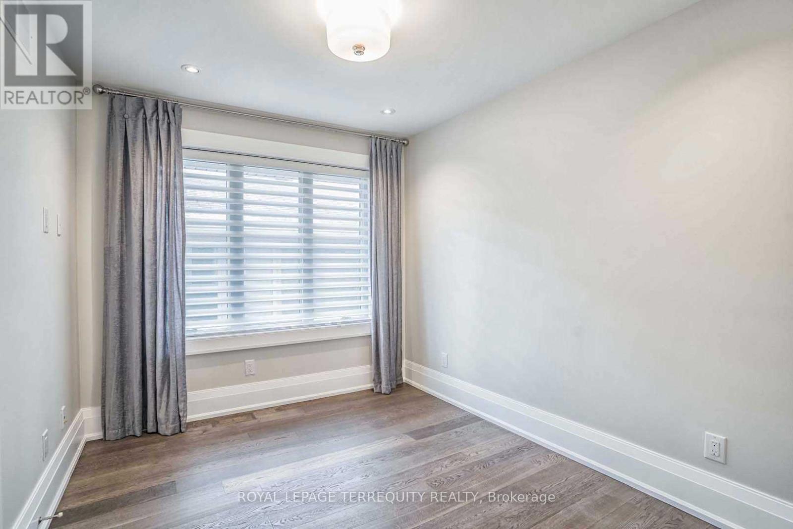 112 Prince George Drive, Toronto, Ontario  M9B 2X8 - Photo 14 - W12609038