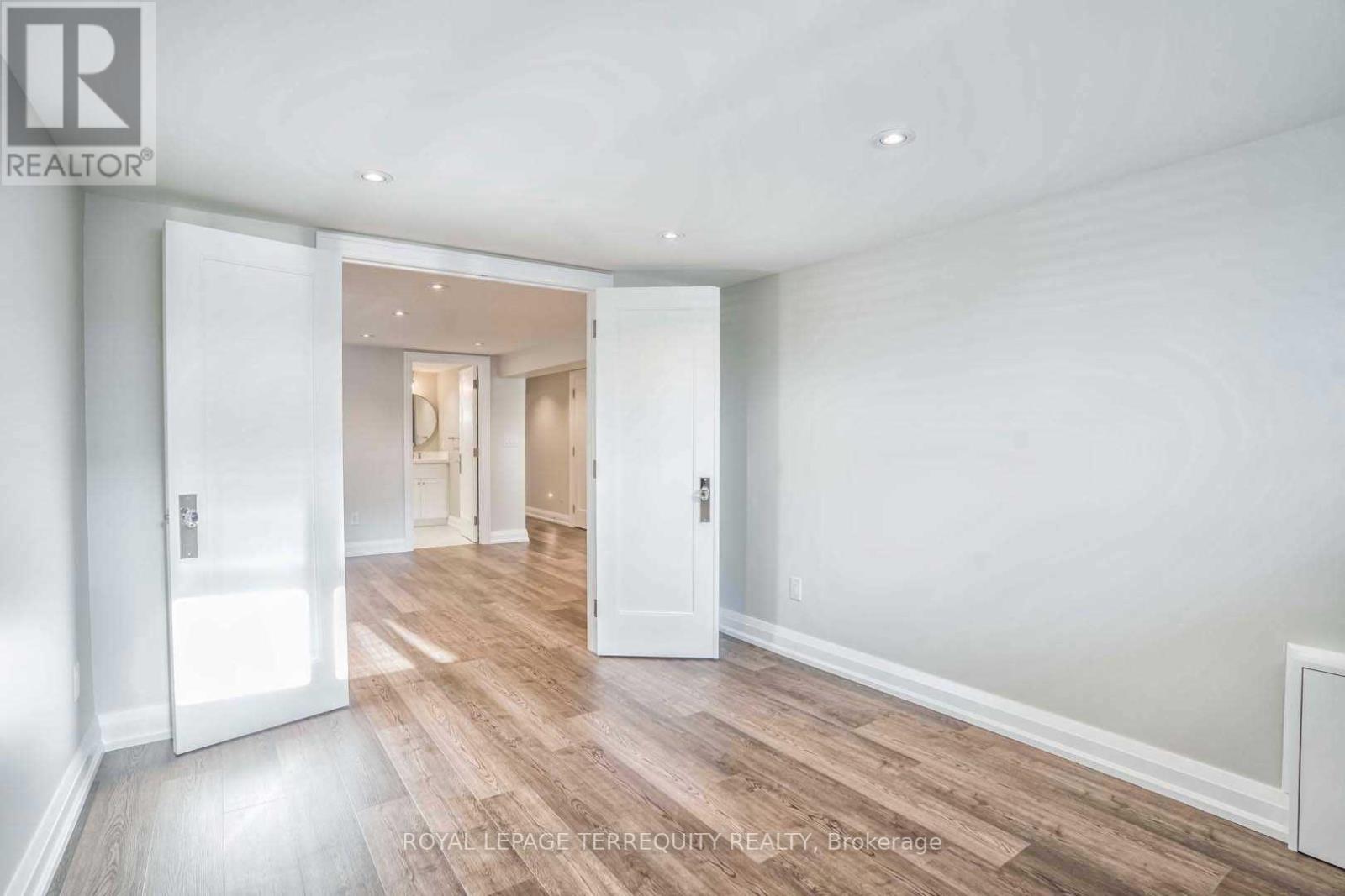 112 Prince George Drive, Toronto, Ontario  M9B 2X8 - Photo 17 - W12609038