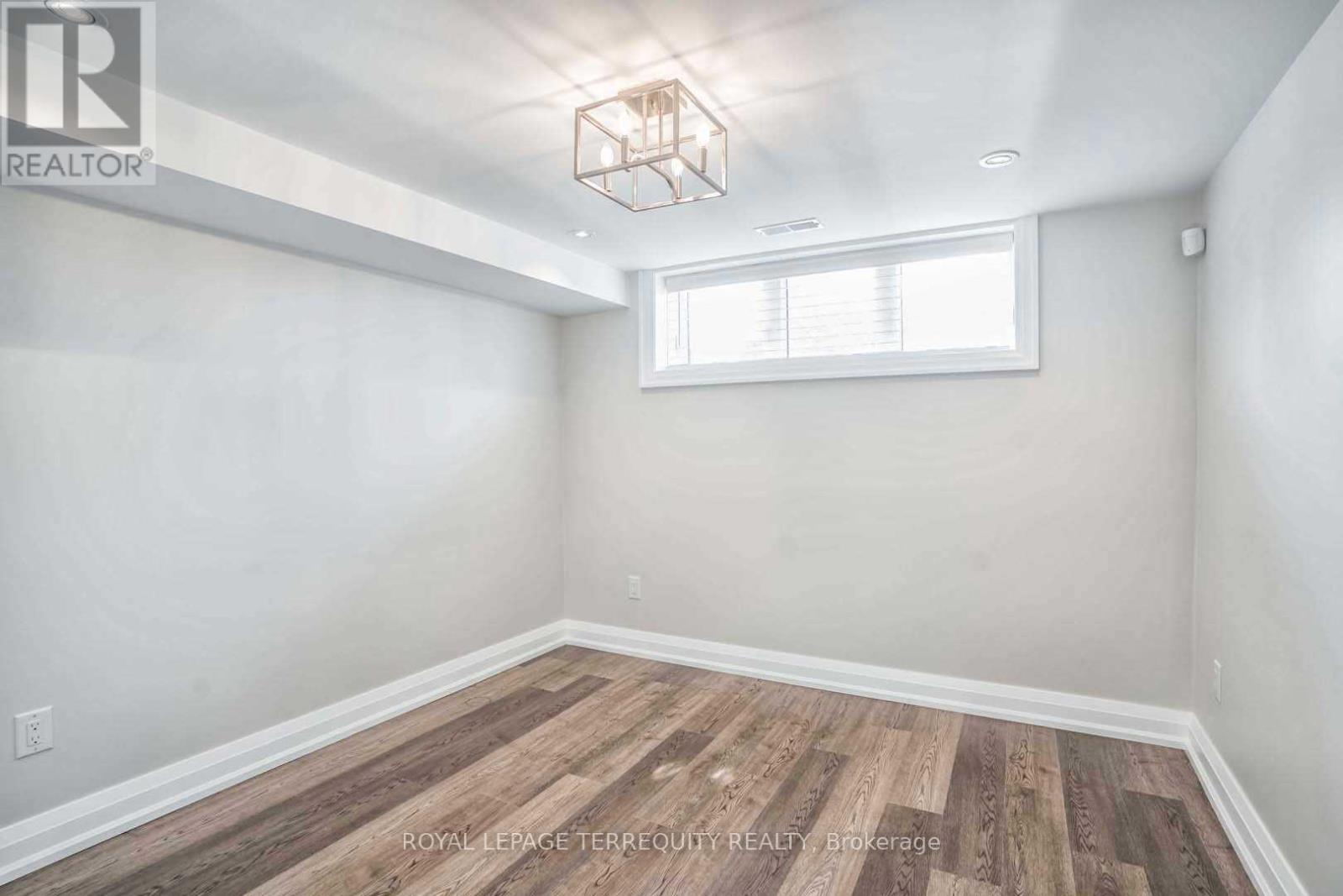 112 Prince George Drive, Toronto, Ontario  M9B 2X8 - Photo 19 - W12609038