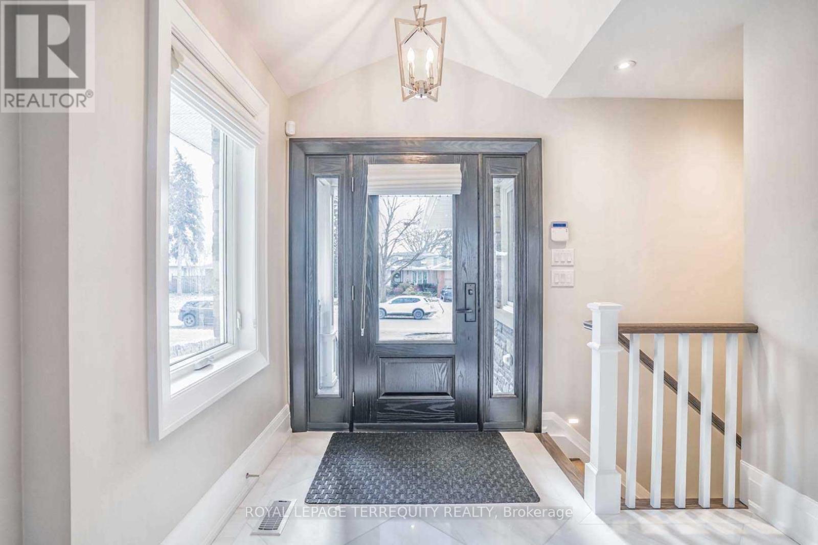 112 Prince George Drive, Toronto, Ontario  M9B 2X8 - Photo 2 - W12609038