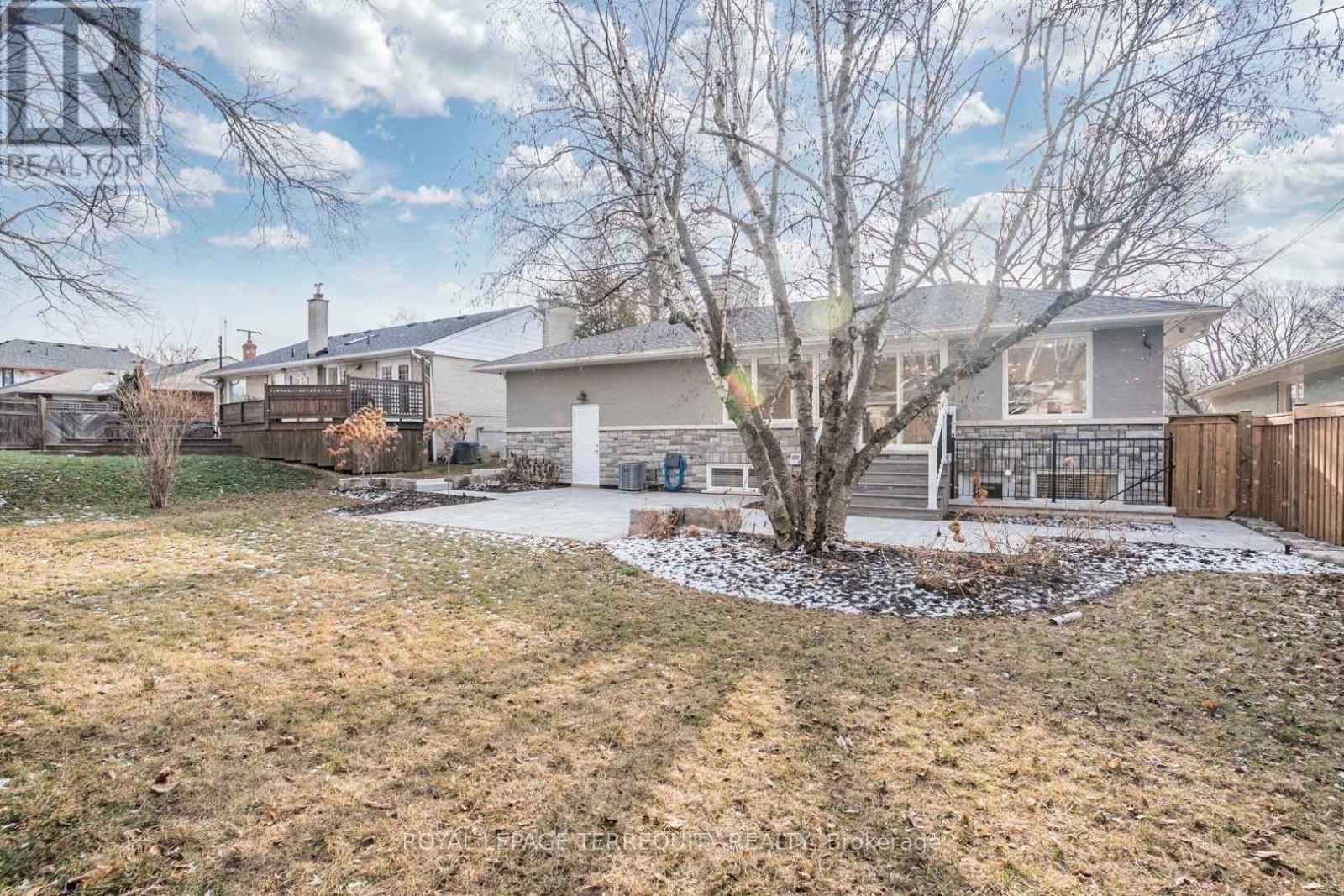 112 Prince George Drive, Toronto, Ontario  M9B 2X8 - Photo 23 - W12609038