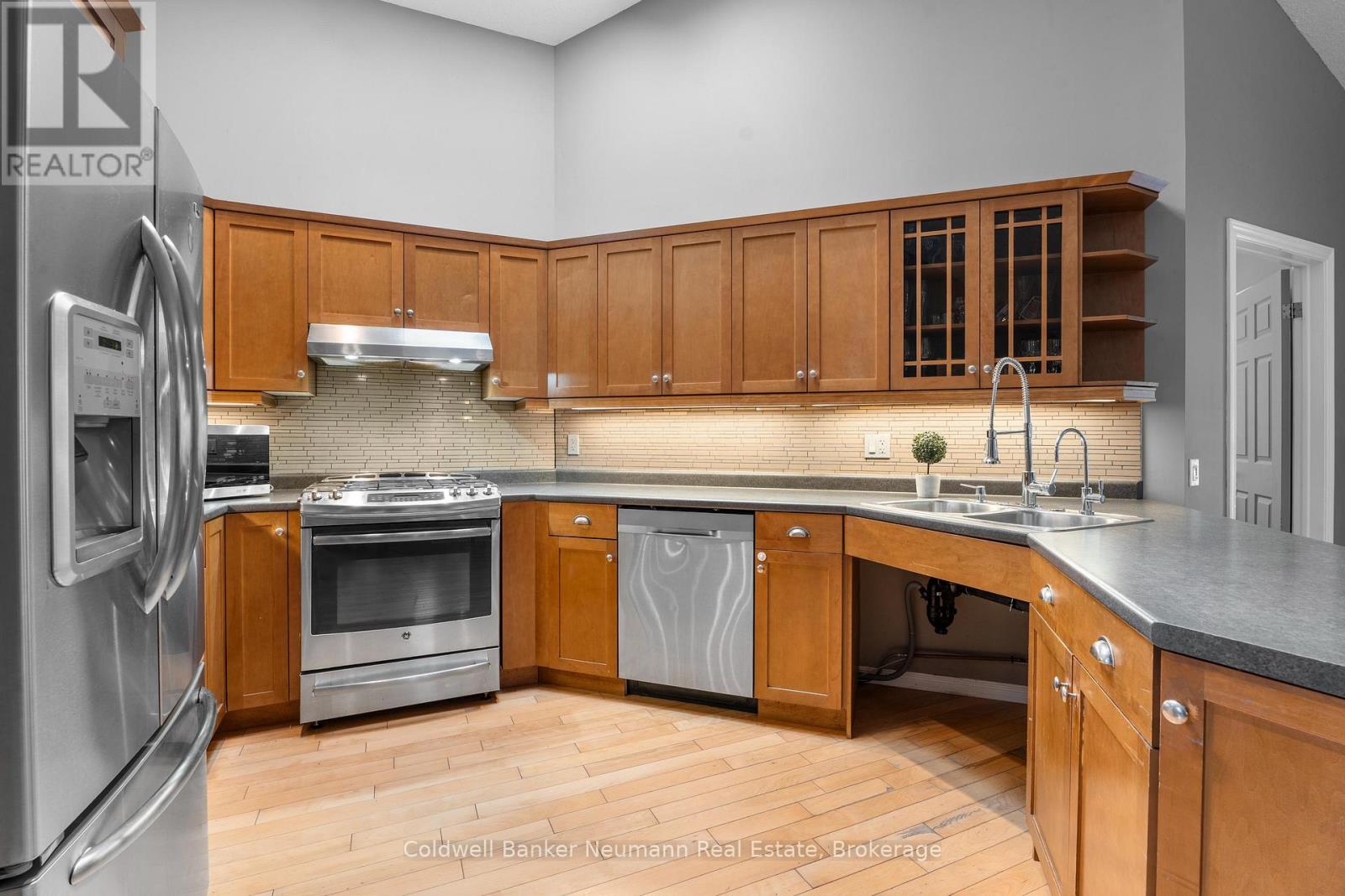 27 Miller Street, Guelph, Ontario  N1L 1P2 - Photo 3 - X12473821