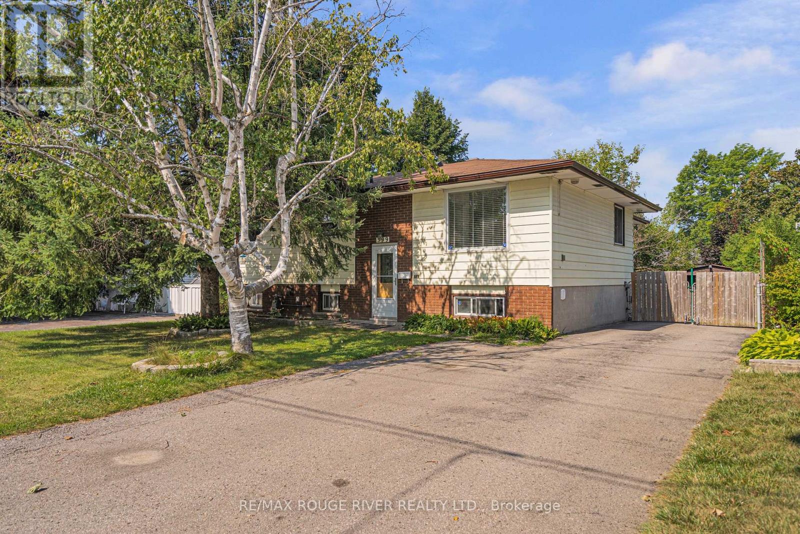 MAIN - 599 OTONABEE DRIVE, Peterborough, Ontario