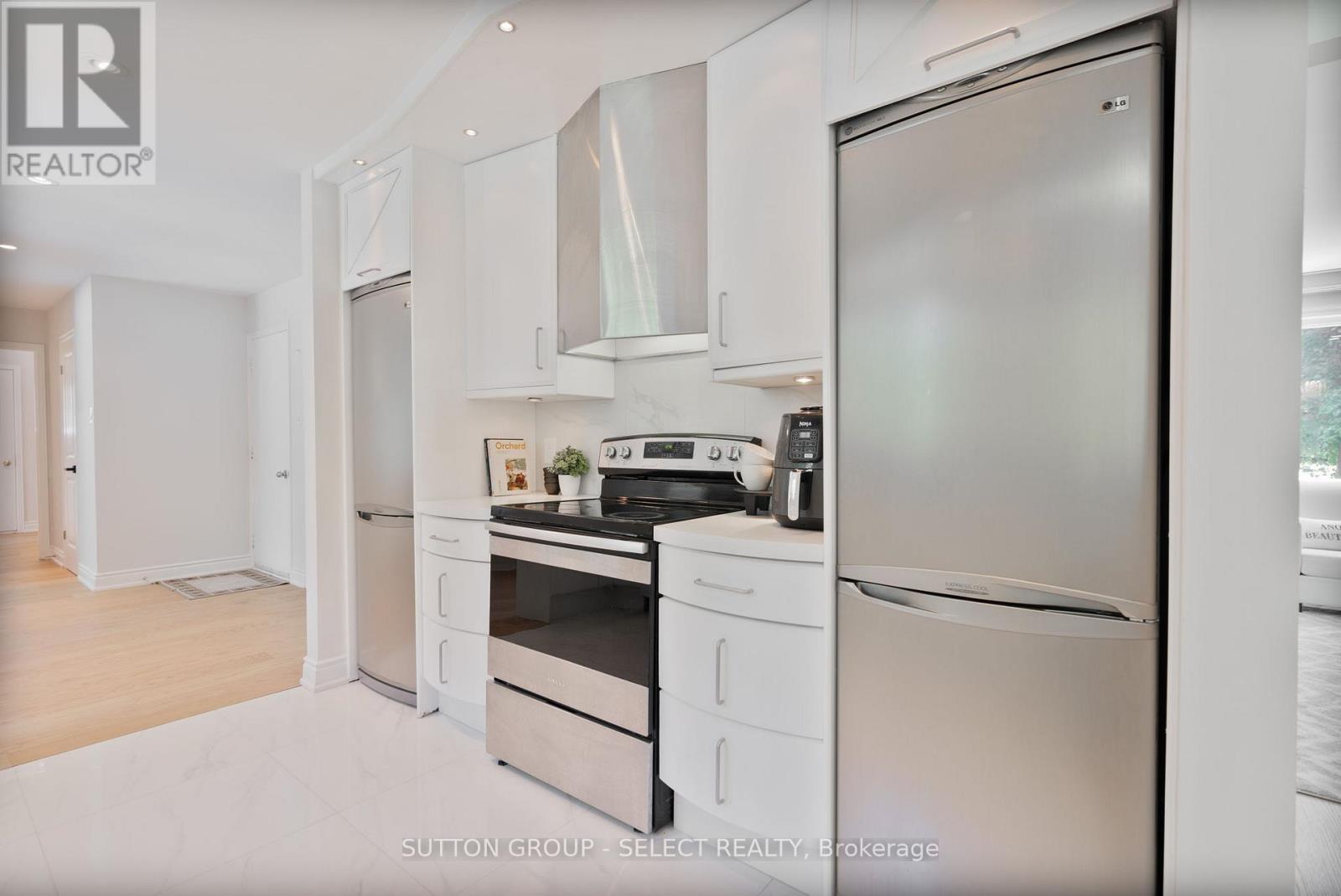 9 Ullswater Crescent, London North, Ontario  N6G 4L4 - Photo 10 - X12609088